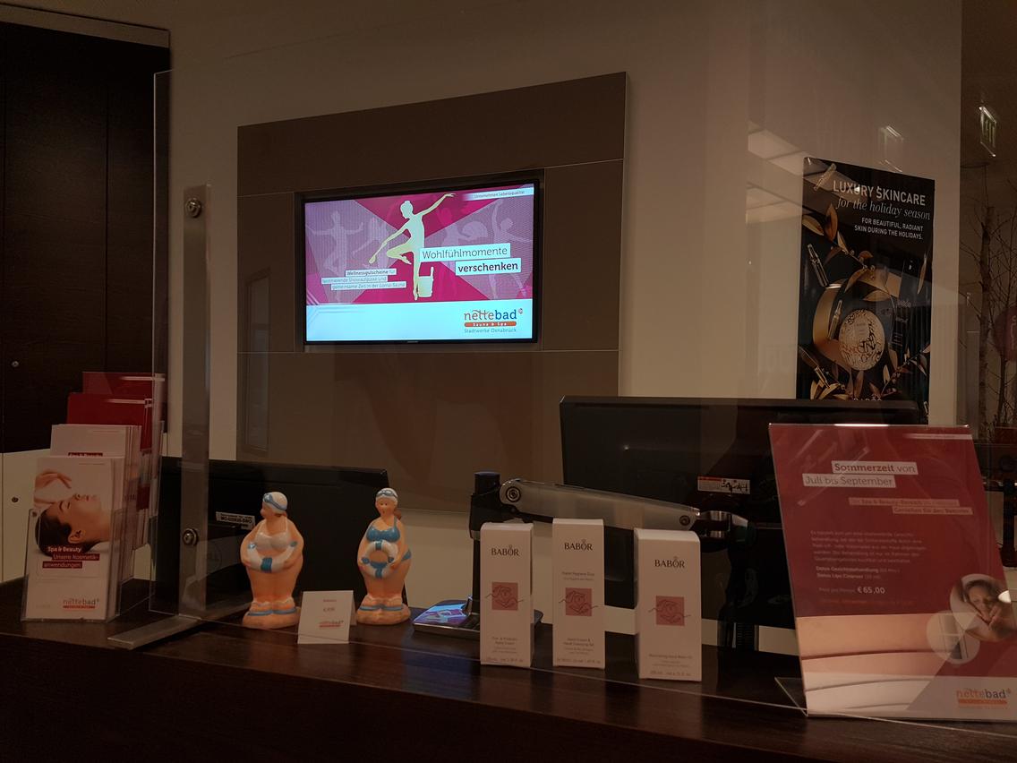 Digitale Werbeflächen in den Bädern
