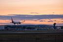 Sonnenuntergang am Airport Nürnberg mit Corendon Airlines im Landeanflug
