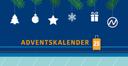 Grafik mit blauem Hintergrund und Weihnachtsbaum Ornamenten mit dem Schriftzug: Adventskalender 2025