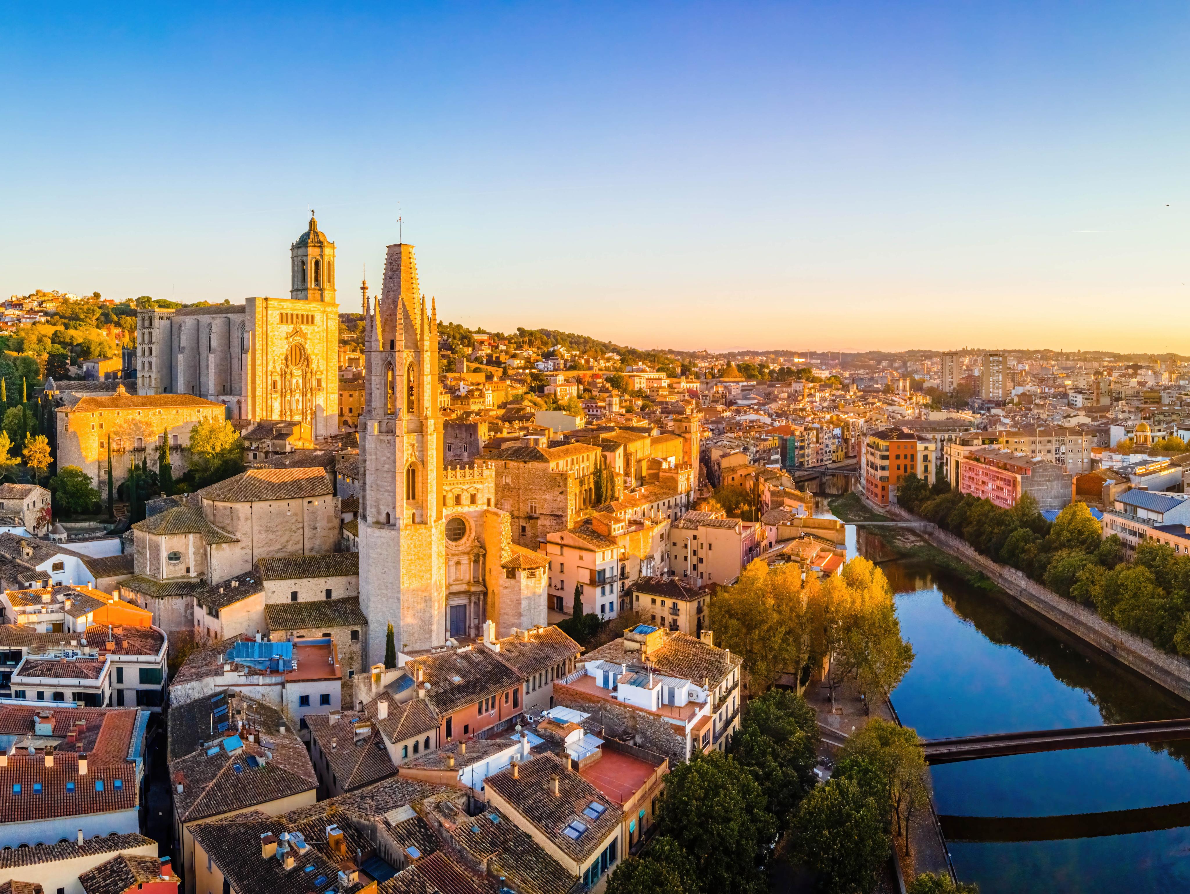 Flüge nach Girona ab Nürnberg Erleben Sie die malerische Stadt in