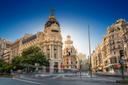 Gran Via in Madrid, Spanien, mit historischen Gebäuden