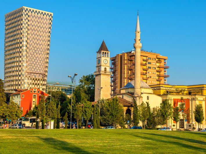 Flüge nach Tirana ab Nürnberg - Erleben Sie die kulturelle Vielfalt der ...