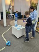 Mit einem Tablet lässt sich dieser Roboter sogar von Kindern programmieren.