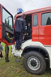 Grundschüler sehen, was der Fahrer eines Feuerwehr-Einsatzfahrzeugs nicht sehen kann.