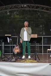 Bürgermeisterin Michaela Wiezorek eröffnet das Fontaneplatzfest.