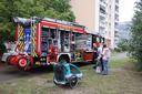 Ins Fahrzeug der Feuerwehr konnten die Kinder sogar hineinklettern.