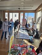 Bei der Ehrenamtsbörse im Rathaussaal informieren sich Menschen, wie und wo ihr Engagement gebraucht wird.