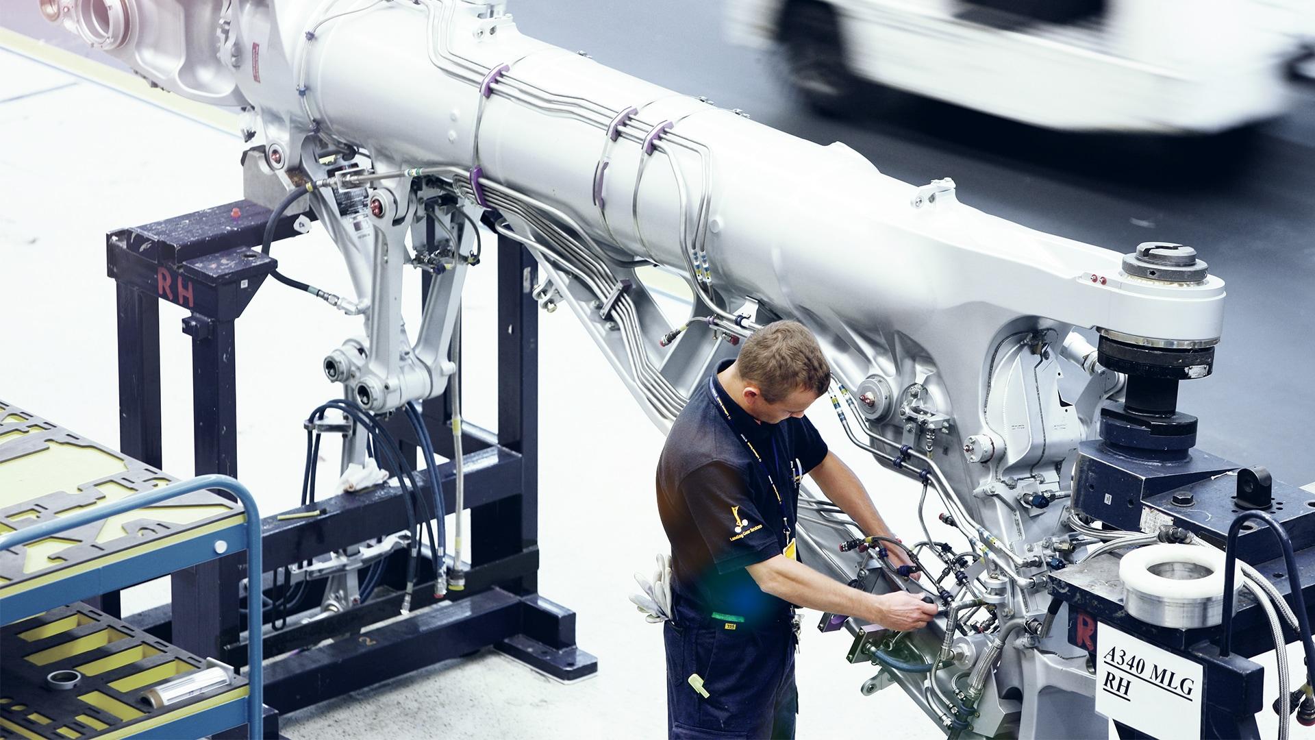 www.lufthansa-technik.com