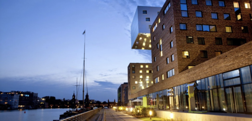 nhow nacht fassade