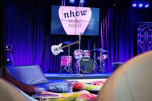 Musikhotel nhow Berlin Music Night Buehne in der Lobby Lounge