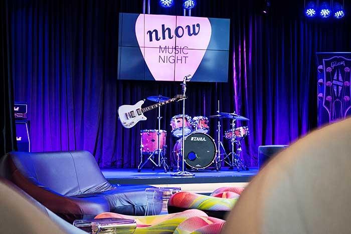 Musikhotel nhow Berlin Music Night Buehne in der Lobby Lounge