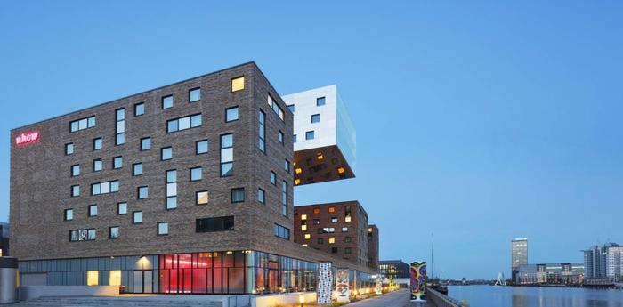nhow fassade nacht