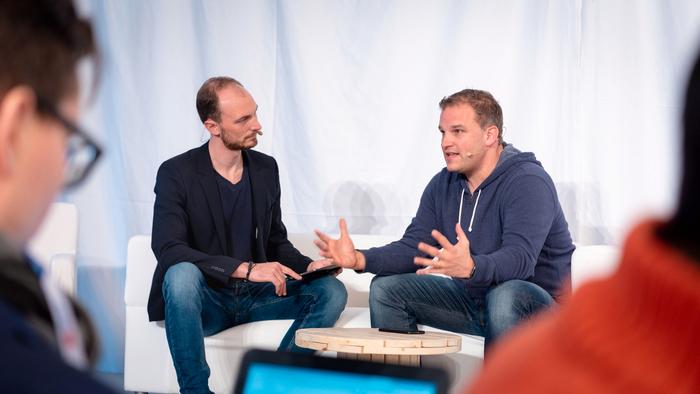 DigitalRelaunch by Dominik Tryba Introduce INT 6218